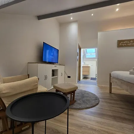 ホームステイ A *