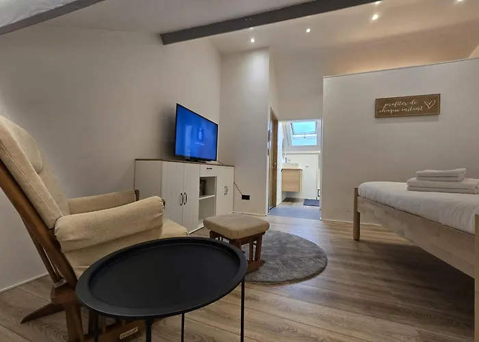 בית אירוח A *