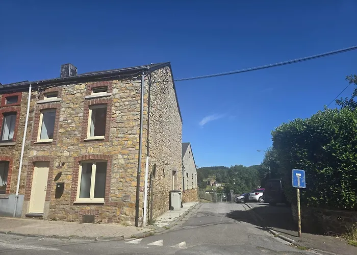 בית אירוח A *